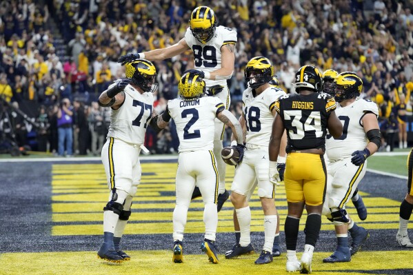 No. 2 Michigan beats No. 18 Iowa 26-0 for Big Ten title, likely to claim top playoff seed | AP News