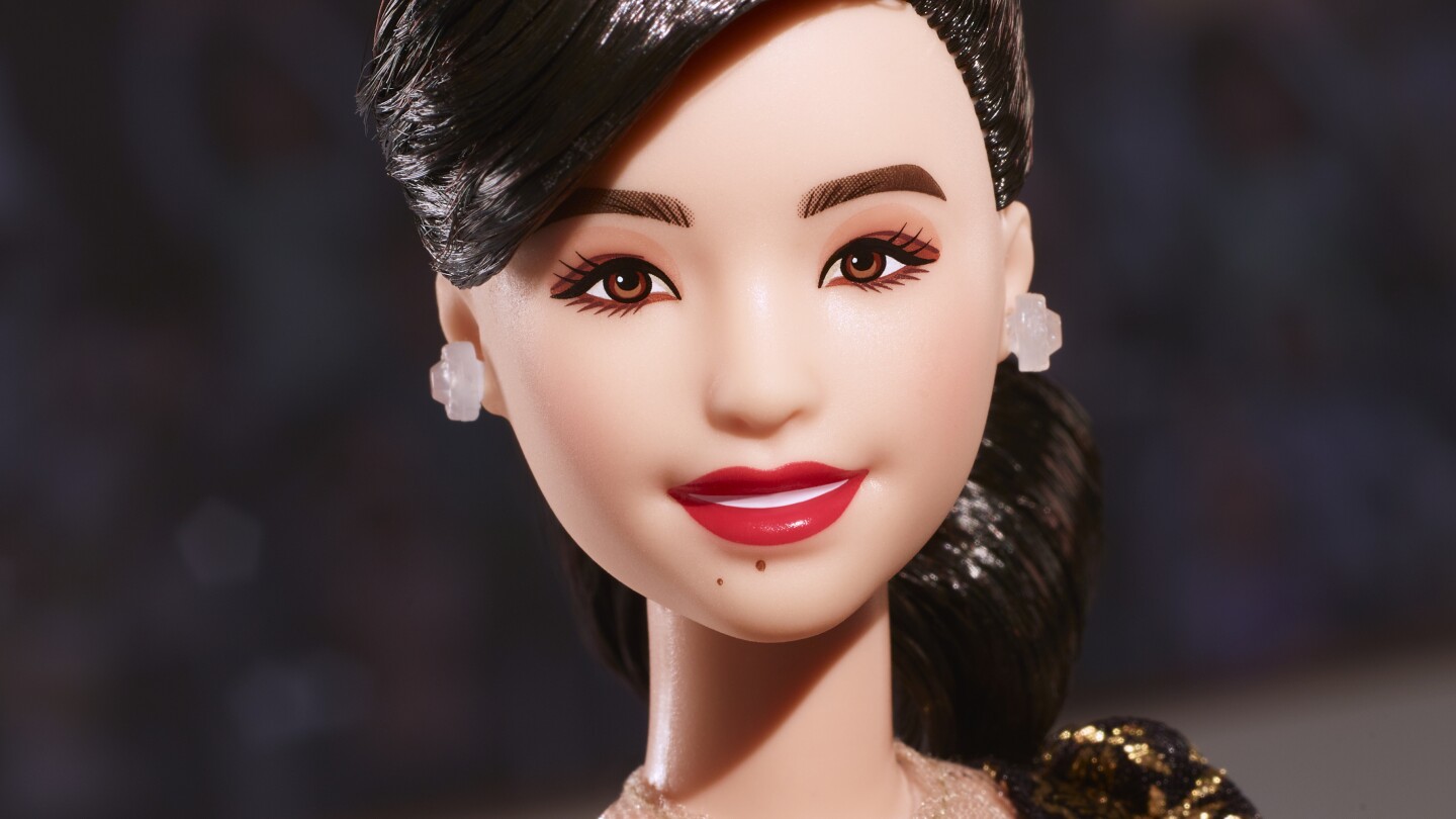 Олимпийката Кристи Ямагучи е „гъделичкано розово“, за да вдъхнови кукла Барби
