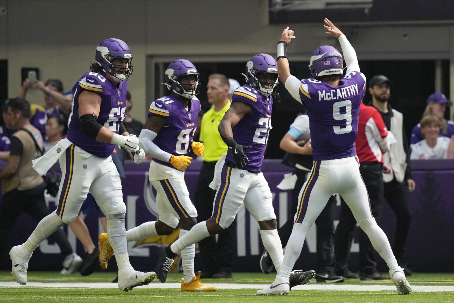 Vikings' McCarthy throws interception, 2 TDs in preseason debut for 24-23  win over Raiders | AP News