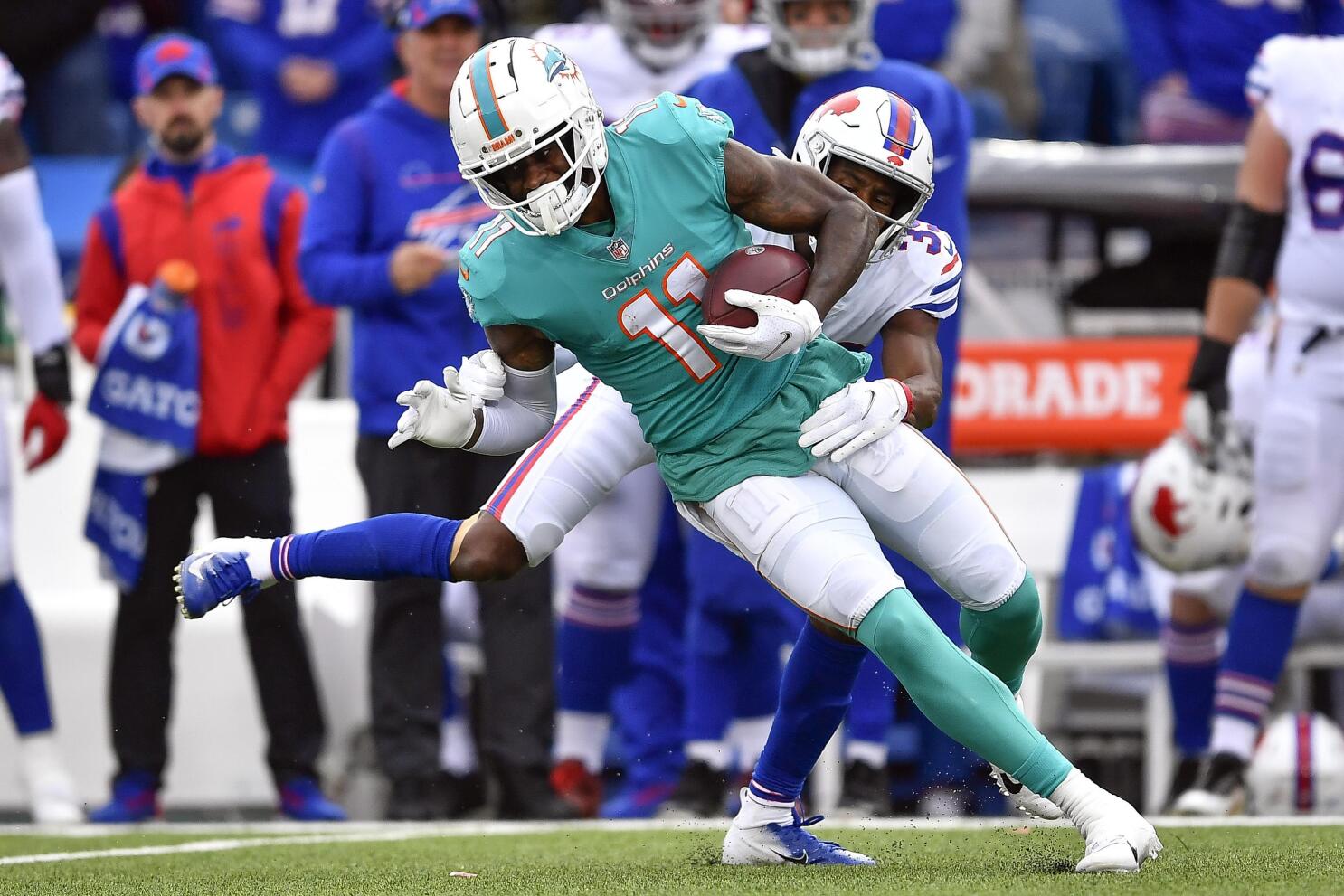 Patriots acquire DeVante Parker from Dolphins for draft picks