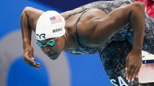 ファイル - アメリカのシモンマニュアルが2021年7月30日金曜日、日本東京で開かれた2020年夏季オリンピック女子50mフリースタイル予選で泳いでいます。  Soul Capは水泳の最高経営機関から許可を得ており、これは主に白人スポーツに多様性をもたらす大きな一歩になるようです。 黒人の水泳選手がナチュラルヘアでより快適に水に触れるように設計されたオーバーサイズのキャップは、草の根レベルで最大の影響を与えます。 それは次に、より多くの着色されたレースの水泳選手が次の世代にスポーツのトップレベルに到達するように導くことができます。  （AP写真/グレゴリーブル、ファイル）