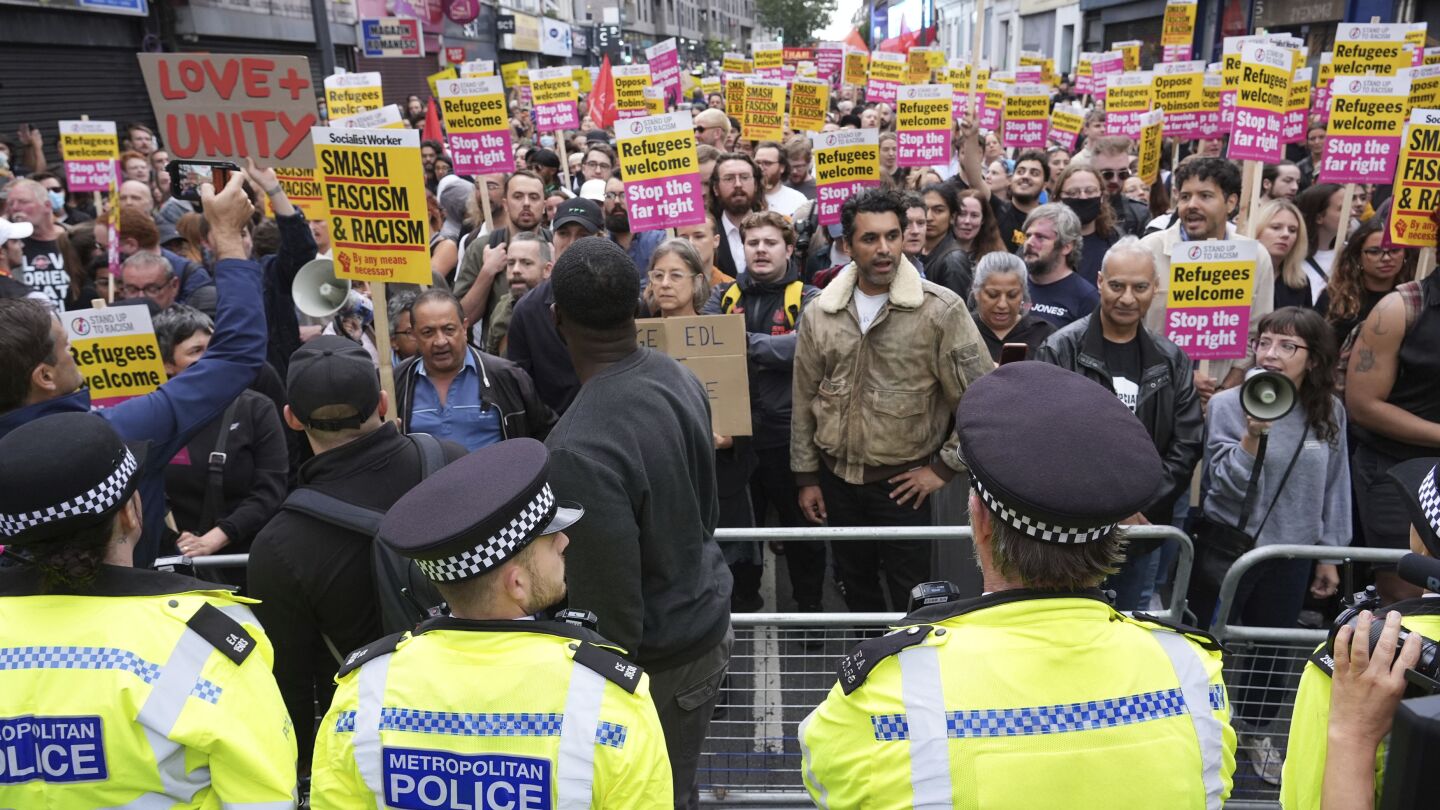 British police ready for far-right agitators. They discovered non violent anti-racism protesters as an alternative