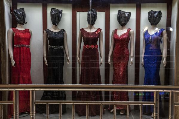 Fotos de Tienda Ropa Mujer Maniquíes Vestidos Con Ropa Elegante