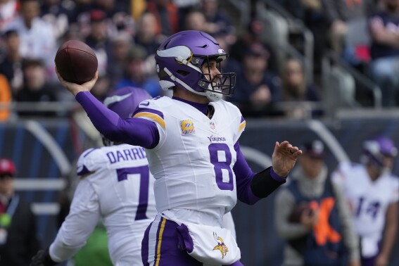 Chicago Bears QB Justin Fields leaves loss to Vikings with right