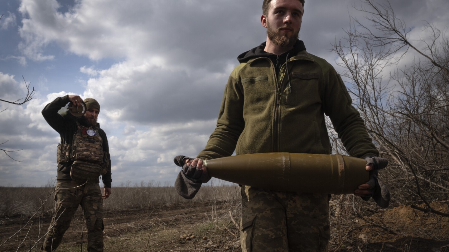 Одобрението на помощта доближава Украйна до попълване на войските, борещи се да задържат фронтовите линии