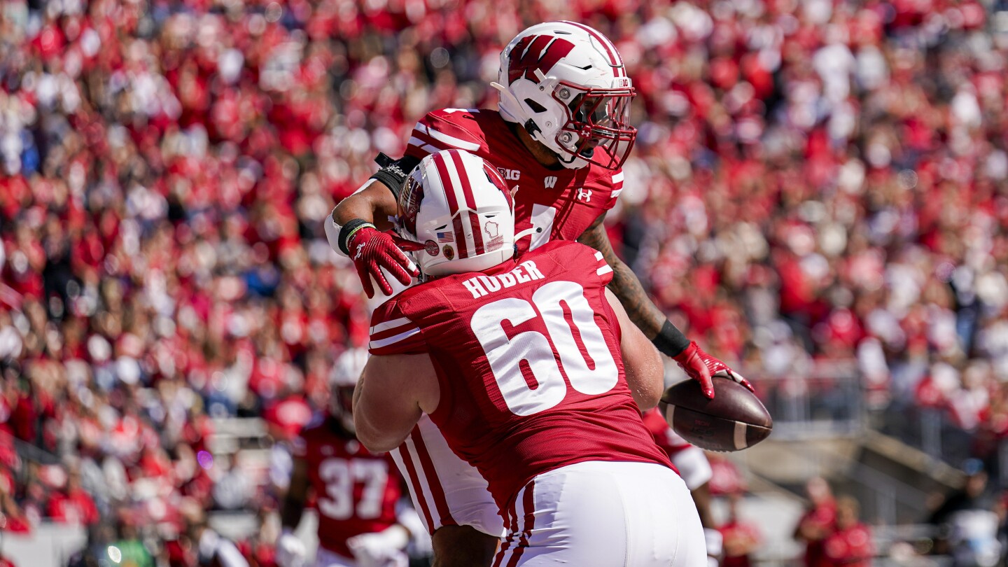 Wisconsin Badgers Defeat South Dakota 27-13