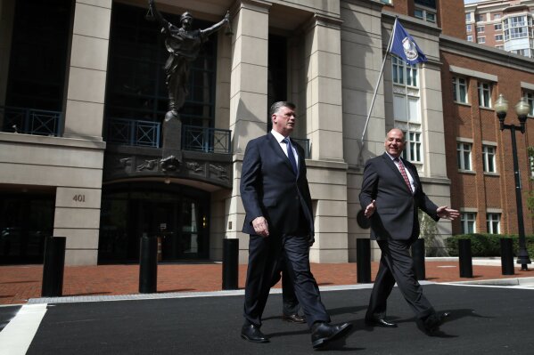 
              Kevin Downing, left, and Thomas Zehnle, with the defense team for Paul Manafort, leave federal court during the second day of jury deliberations in the trial of the former Trump campaign chairman, in Alexandria, Va., Friday, Aug. 17, 2018. (AP Photo/Jacquelyn Martin)
            