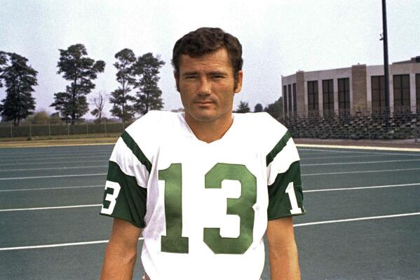FILE - Don Maynard, wide receiver for the New York Jets, shown in 1970. Don Maynard, a Hall of Fame receiver who made his biggest impact catching passes from Joe Namath in the wide-open AFL, has died. He was 86. The Pro Football Hall of Fame confirmed Maynard's death on Monday, Jan. 10, 2022, through his family. (AP Photo/File)