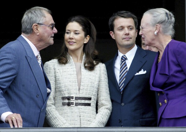 FILE - Denmark's Crown Prince Frederik and his fiancee Mary Donaldson, center, speak with Denmark's Queen Margrethe II and Prince Henrik as they appear on the balcony of the Christian IX Palace at Amalienborg Castle, in Copenhagen, Wednesday, Oct.8, 2003. (AP Photo/Heribert Proepper, File)