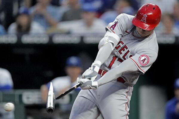 Shohei Ohtani single breaks glove