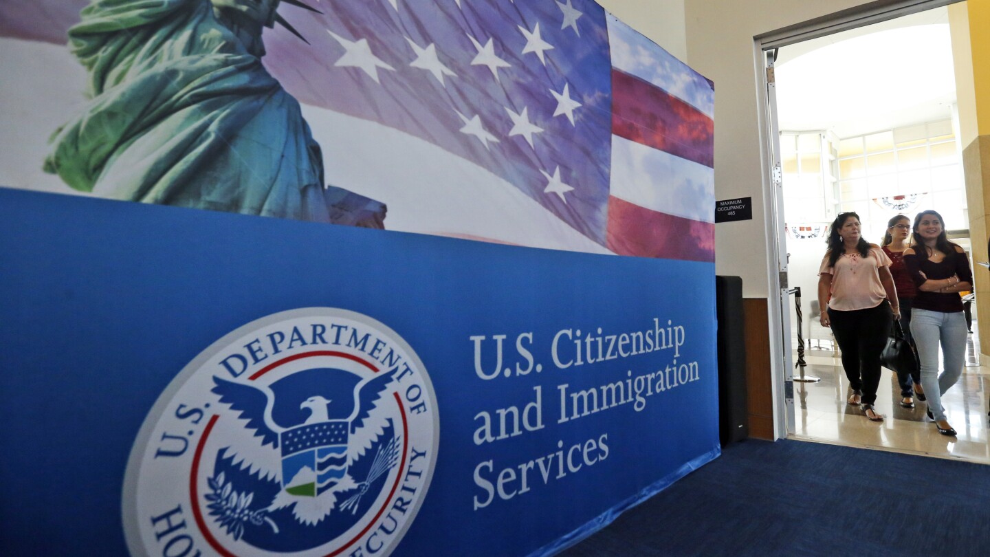 Лотарийните оферти за визи за квалифицирани работници се сринаха в САЩ след промени, насочени към измами и злоупотреби