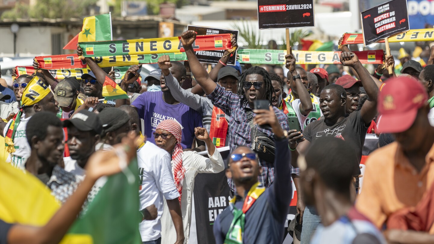 Протестиращите продължават да оказват натиск върху президента на Сенегал да проведе избори възможно най-скоро