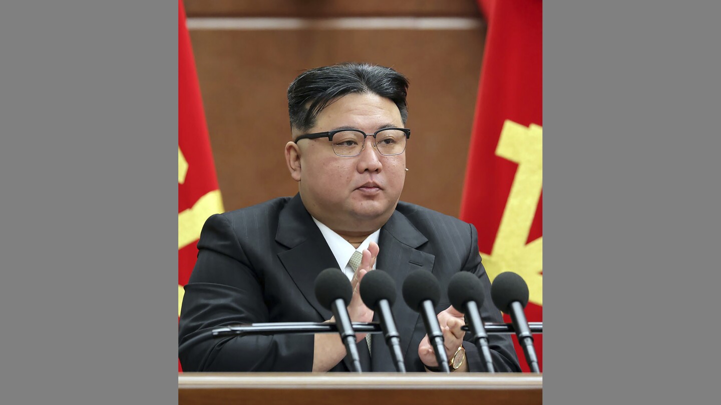 Севернокорейският лидер Ким обещава да засили бойната готовност за отблъскване на „безпрецедентни“ водени от САЩ конфронтации