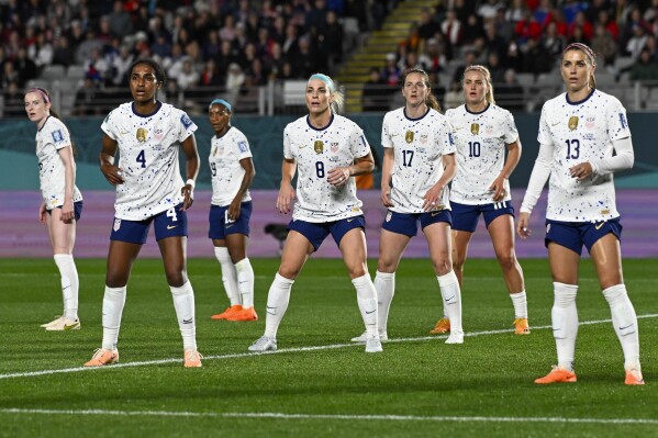 US players wait for a corner kick during the Women's World Cup Group E soccer match between Portugal and the United States at Eden Park in Auckland, New Zealand, Tuesday, Aug. 1, 2023. (AP Photo/Andrew Cornaga)