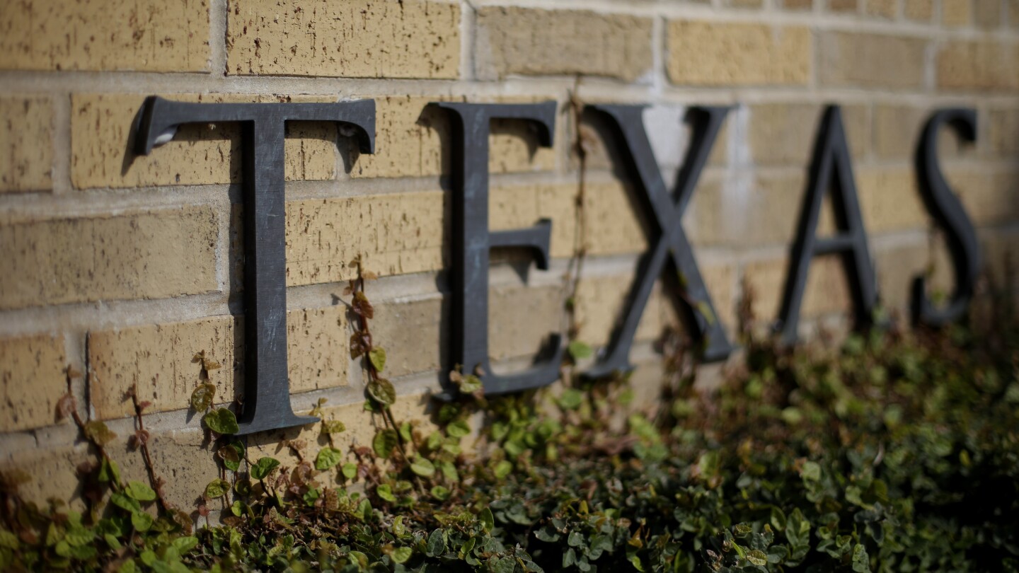 Остин Тексас AP — Група професори настояват Тексаският университет да