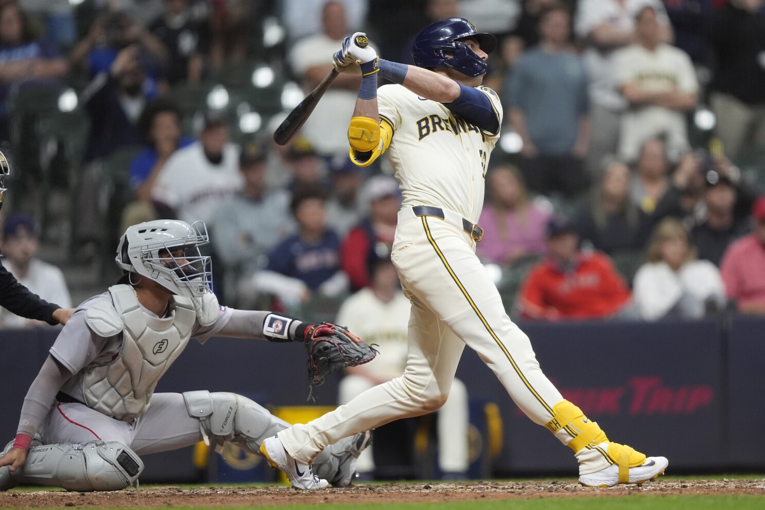 Yelich's grand slam in the 10th inning lifts Brewers to 5-1 win over the Red Sox