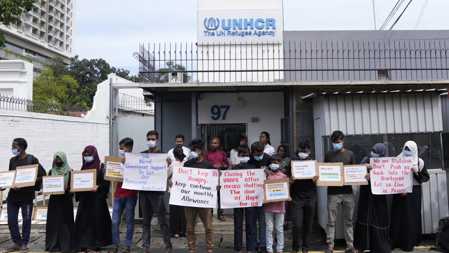 Бежанци рохинги в Шри Ланка протестират срещу планираното затваряне на офиса на ООН, страхувайки се от изоставяне