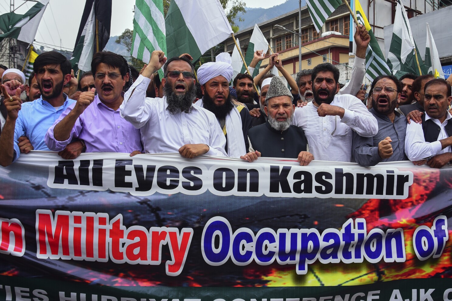 Pakistan asks Gulf allies to help ease India tensions following Kashmir attack
