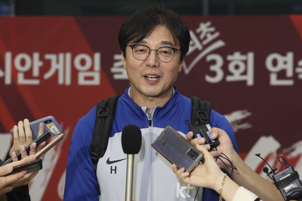 U-23 Korean national team head coach Hwang Sun-hong speaks at the Incheon International Airport in Incheon, South Korea on Oct. 8, 2023. Hwang will take temporary charge of the team for at least two 2026 World Cup qualifiers against Thailand in March, the Korea Football Association said on Tuesday, Feb, 27, 2024. (Kim Geun-soo/Newsis via AP)
