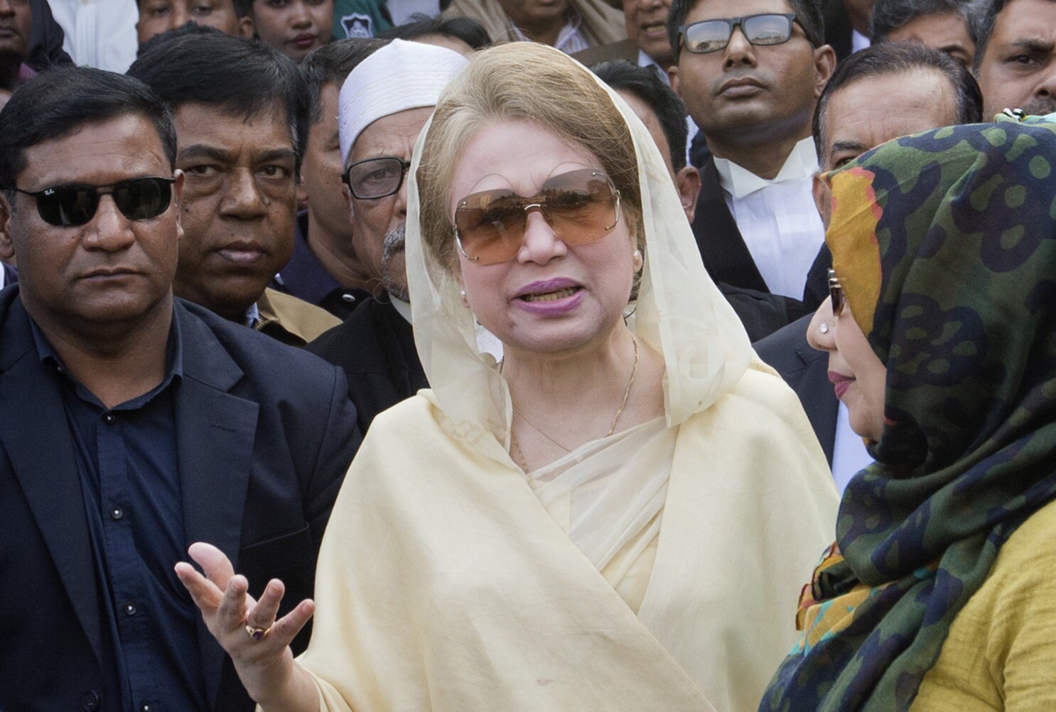 Bangladesh's ex-premier Khaleda Zia returns, adding pressure for elections