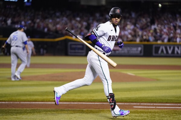 Diamondbacks 1st team to homer 4 times in postseason inning with