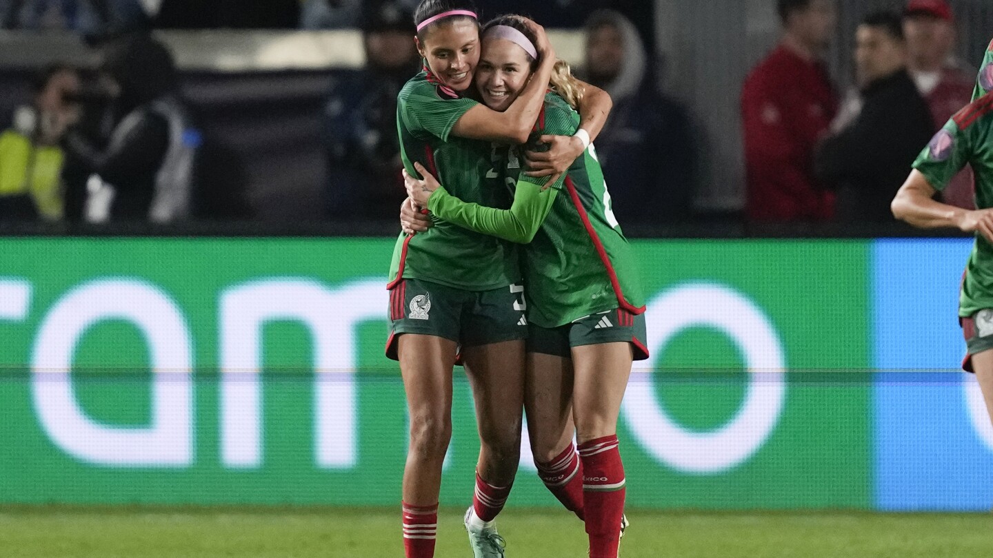 Женският футболен отбор на Мексико показва голям напредък в Златната купа и стреля за повече