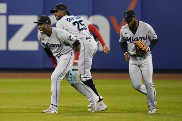 Marlins walk it off to spoil Mets' ninth-inning rally