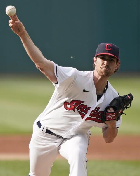 José Abreu grounds out with bases loaded, Indians hold off Chisox