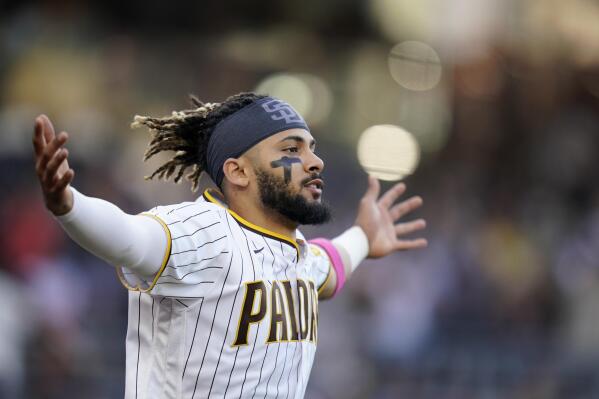 Caratini, Padres beat Giants 7-6 in 10 to tighten NL West