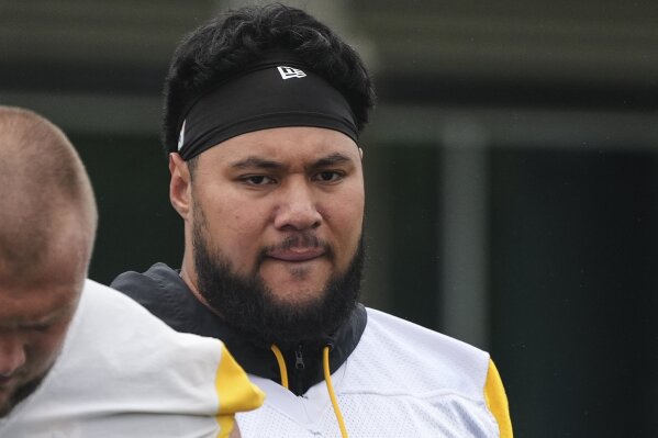 Pittsburgh Steelers offensive tackle Troy Fautanu listens to instructions during the NFL football team's OTA's in Pittsburgh, Wednesday, May 28, 2025. (AP Photo/Gene J. Puskar)