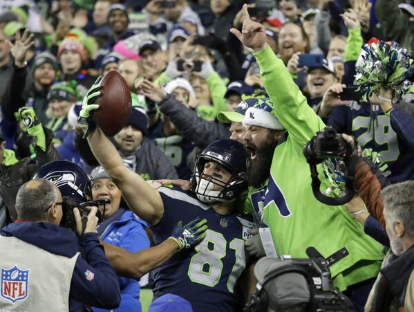 Seahawks clinch playoff berth outlasting Chiefs 38-31