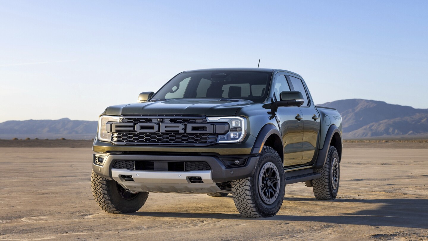 Кой среден камион е по-добър? Едмъндс сравнява Chevrolet Colorado и Ford Ranger