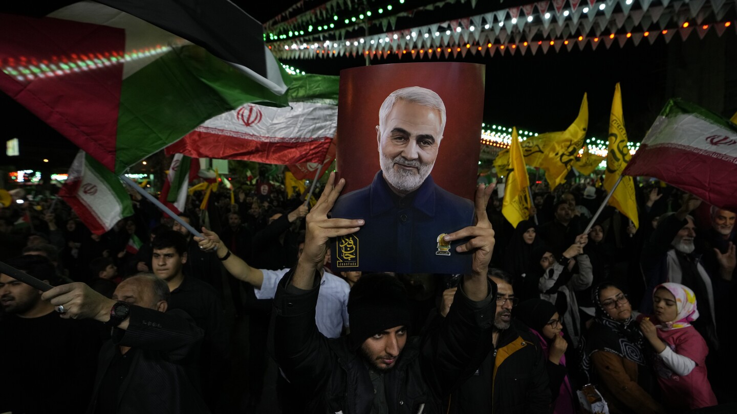 Teheran kündigte Vergeltungsmaßnahmen an, nachdem bei einem Überfall, der Israel zugeschrieben wurde, das iranische Konsulat in Syrien zerstört und zwölf Menschen getötet worden waren.