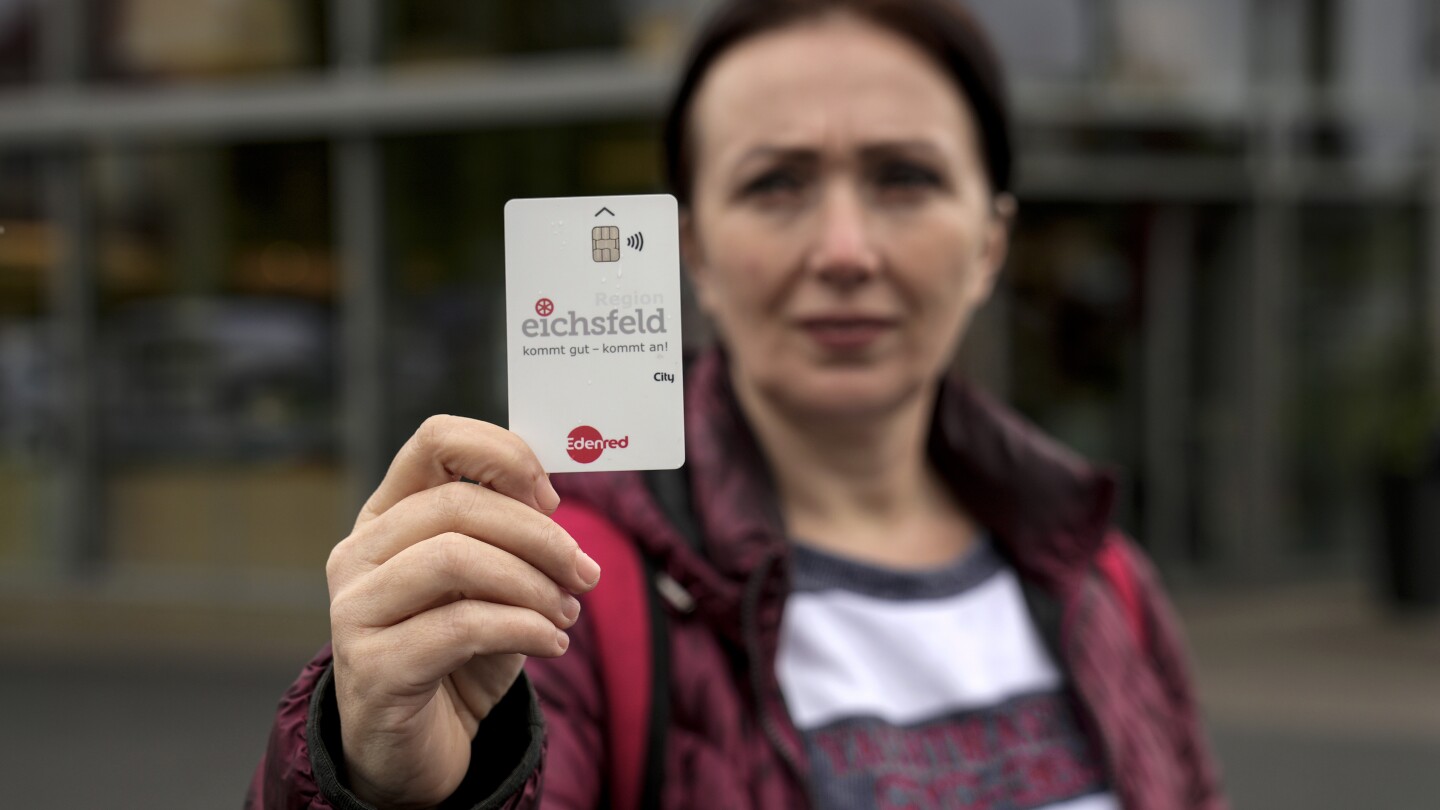 АЙХСФЕЛД Германия AP — Когато Ердина Лака отива да пазарува