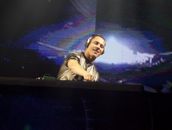 FILE - DJ Tiesto performs during a concert at the Presidente Festival at the Olympic Stadium in Santo Domingo, Dominican Republic on Oct. 3, 2014. Dutch music producer DJ Ti毛sto has withdrawn from performing at Sunday's Super Bowl due to an undisclosed family matter. The Dutchman wrote on social media that 鈥渋t was a tough decision to miss the game, but family always comes first.鈥� (APPhoto/Tatiana Fernandez, File)