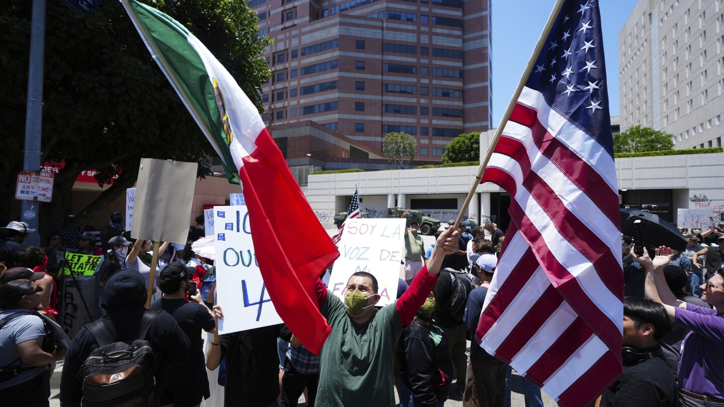 La policía de Los Ángeles aplica un toque de queda ante protestas por redadas migratorias de Trump