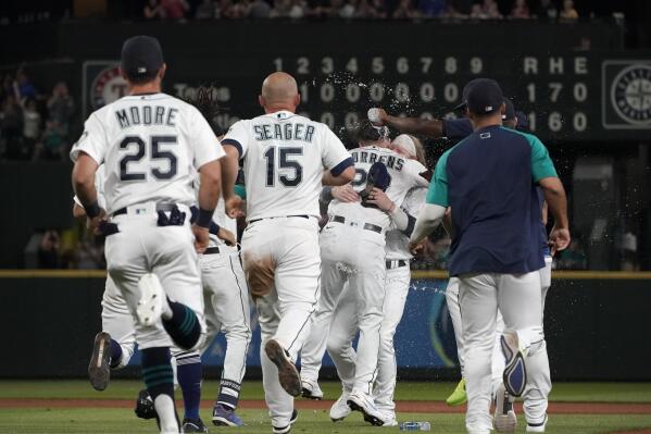 Seattle Mariners unveil Edgar Martinez statue outside T-Mobile Park 