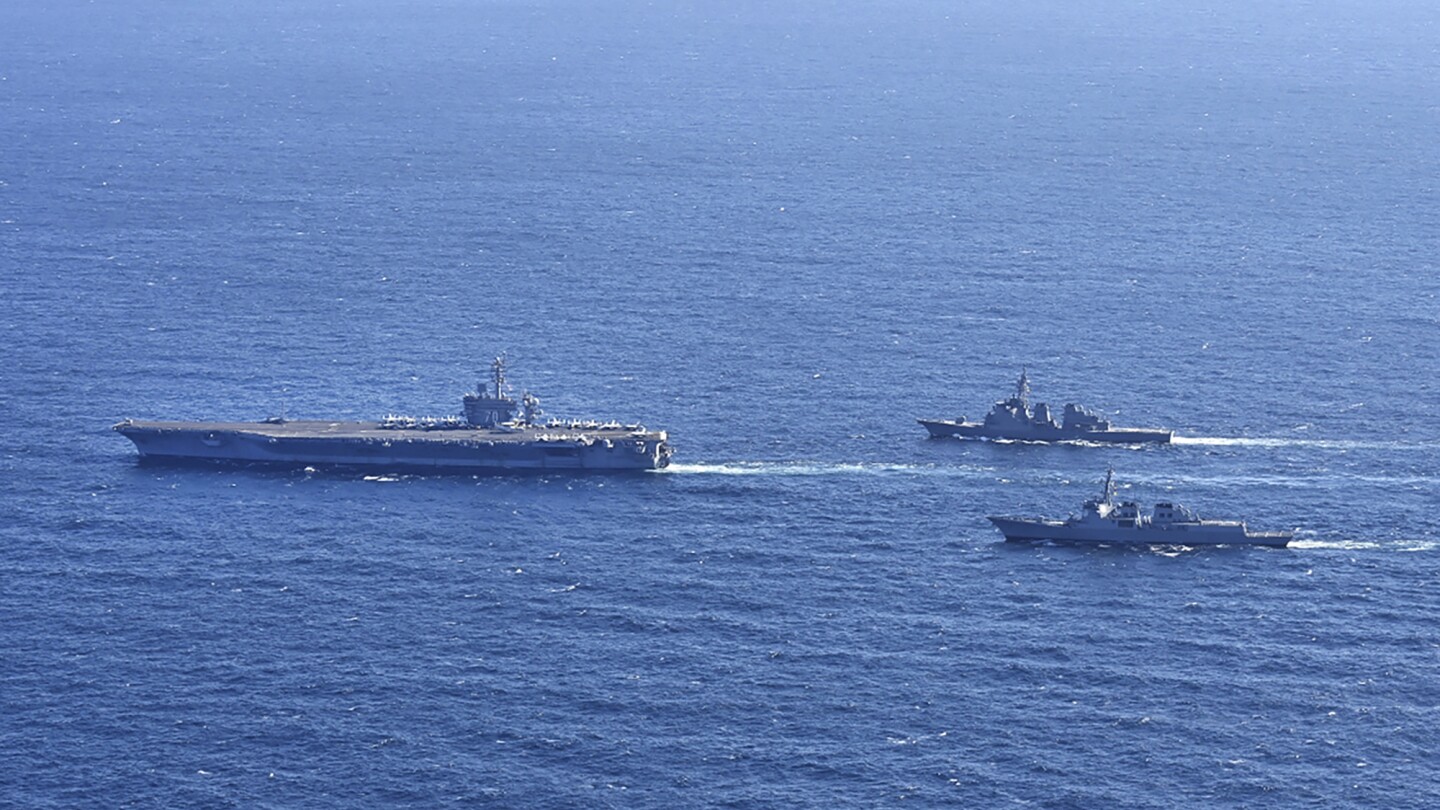 アメリカ、韓国、日本が海軍訓練を実施