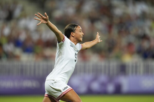 United States' Mallory Swanson reacts after scoring her side's second goal during a women's group B match between the United States and Zambia at Nice Stadium at the 2024 Summer Olympics, Thursday, July 25, 2024, in Nice, France. (ĢӰԺ Photo/Julio Cortez)
