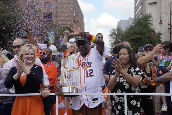 Houston Astros manager Dusty Baker Jr. (12) waves to the crowd