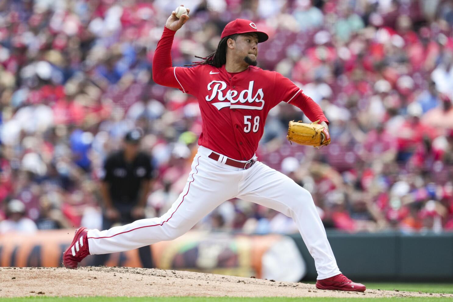 Cincinnati Reds starting pitcher Luis Castillo (58) stands on the