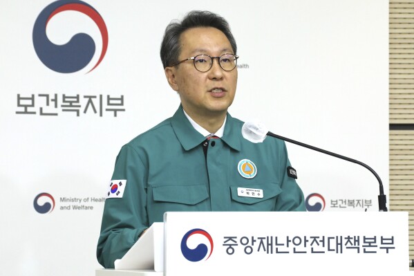 FILE - South Korean Vice Health Minister Park Min-soo speaks during a briefing at the government complex in Sejong, South Korea, Monday, March 4, 2024. South Korea’s government said Thursday, March 21, it will start suspending the licenses of striking junior doctors next week.Vice Health Minister Park made the comments during a briefing as he repeated demands for the doctors to return to work immediately.(Bae Jae-man/Yonhap via AP, File)