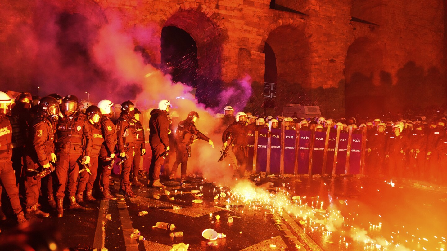 Thousands rally in Istanbul as Erdogan issues warning against protests ...