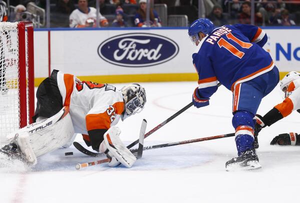 Lee scores in first game since injury, Islanders beat Flyers - The San  Diego Union-Tribune