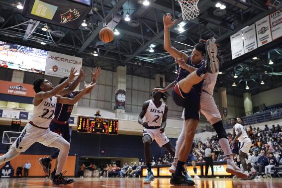 Florida Atlantic center Vladislav Goldin, second from right, loses a rebound as he comes down next to UTSA forward Massal Diouf, right, during the second half of an NCAA college basketball game in San Antonio, Thursday, Jan. 19, 2023. (AP Photo/Eric Gay)