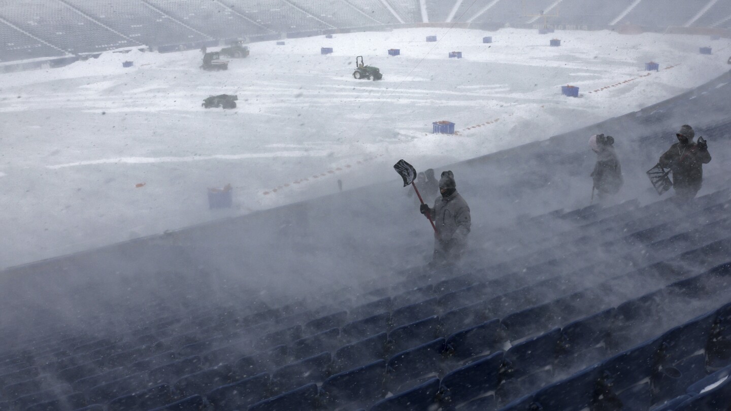 Тъй като сняг все още вали, Билс призовава феновете да помогнат за изкопаването на стадиона за плейофния мач срещу Стийлърс