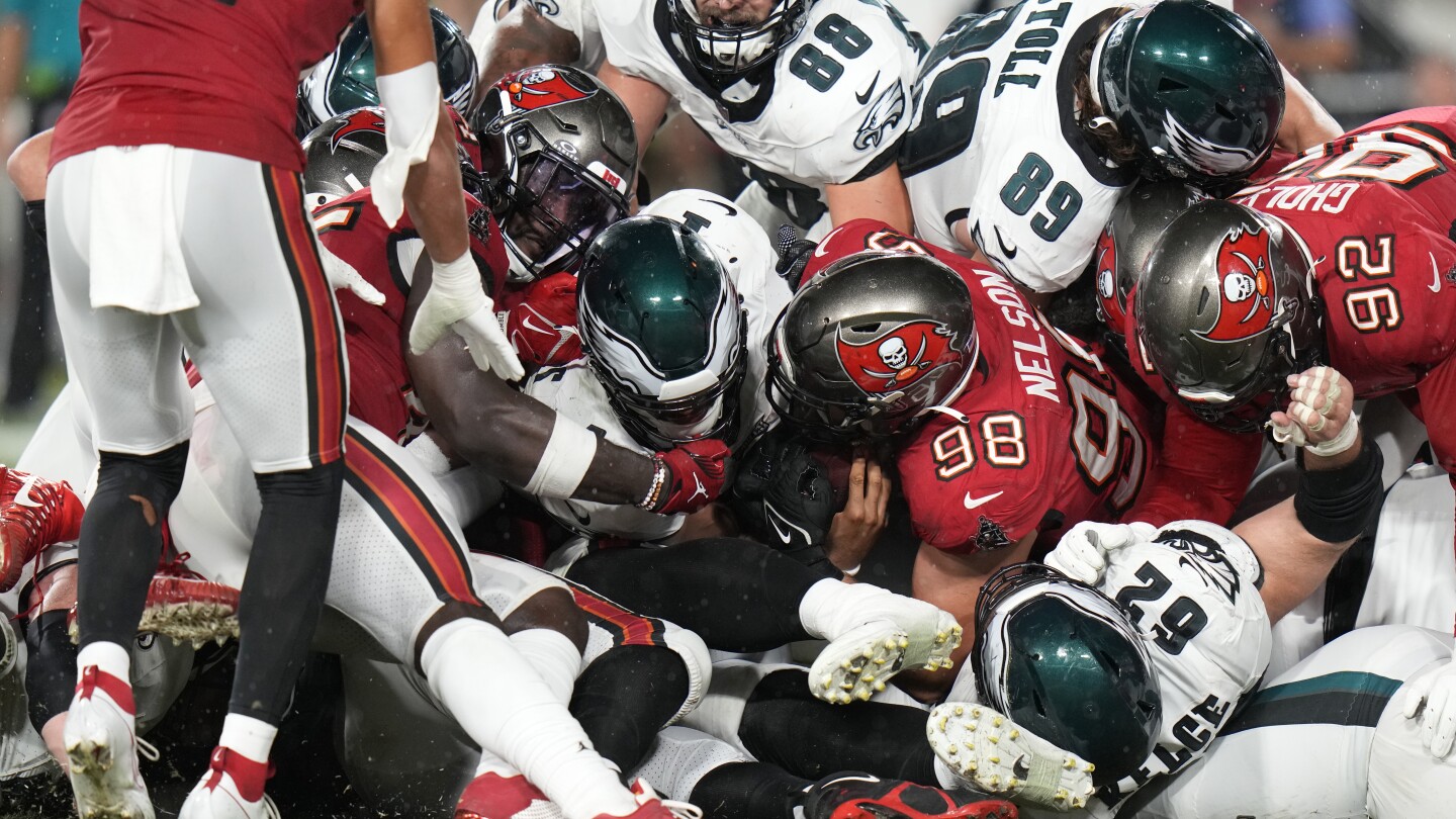 Buccaneers Suffer First Loss Overpowered by Eagles on Monday Night  Football, 25-11, Buccaneers