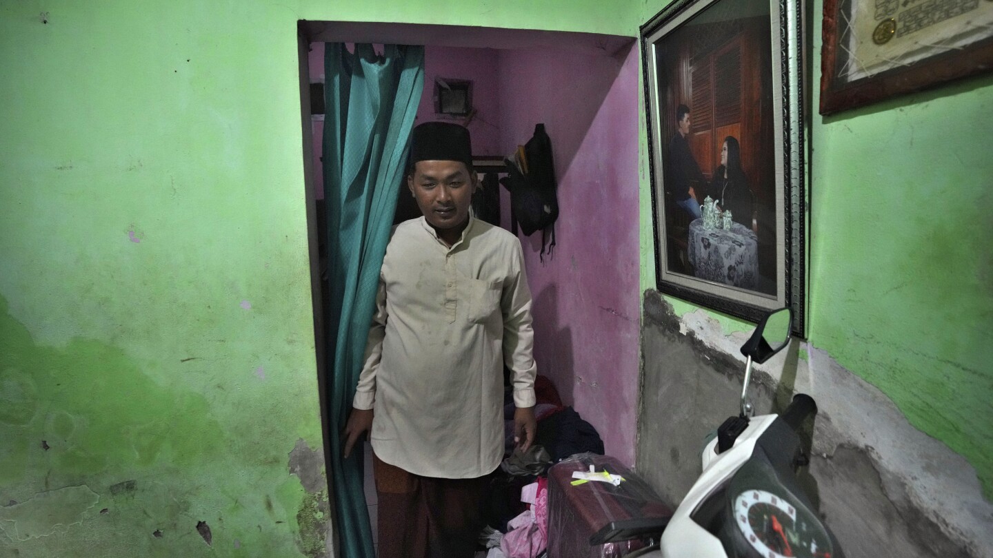 AP PHOTOS: Muslims in Indonesia welcome the holy month of Ramadan