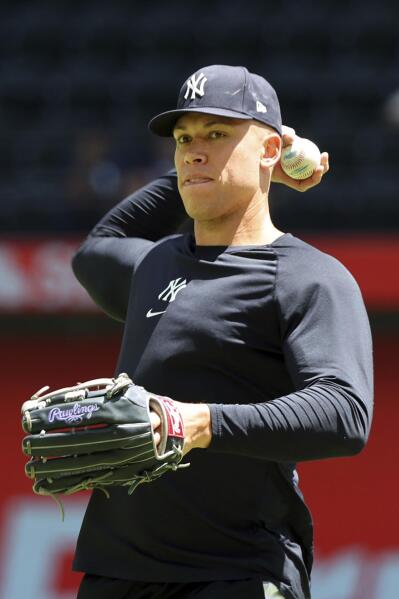 Yankees put Aaron Judge on injured list with hurt hip