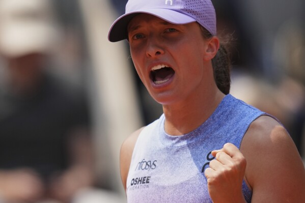 Poland's Iga Swiatek celebrates as she won the quarterfinal match of the French Tennis Open against Ukraine's Elina Svitolina at the Roland-Garros stadium in Paris, Tuesday, June 3, 2025. (AP Photo/Christophe Ena)